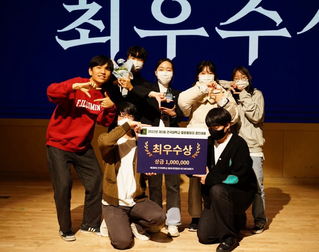 사진으로 만나 사람으로 남는 사진 동아리의 회장을 맡았었습니다.