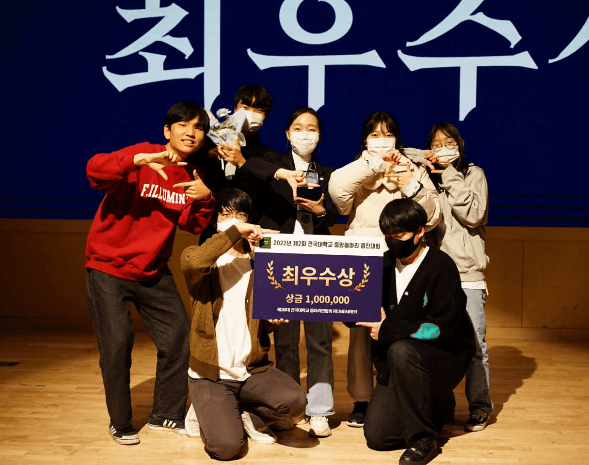 사진으로 만나 사람으로 남는 사진 동아리의 회장을 맡았습니다.
